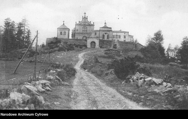 Historic photograph of the road leading up to the monastery on Łysa Góra